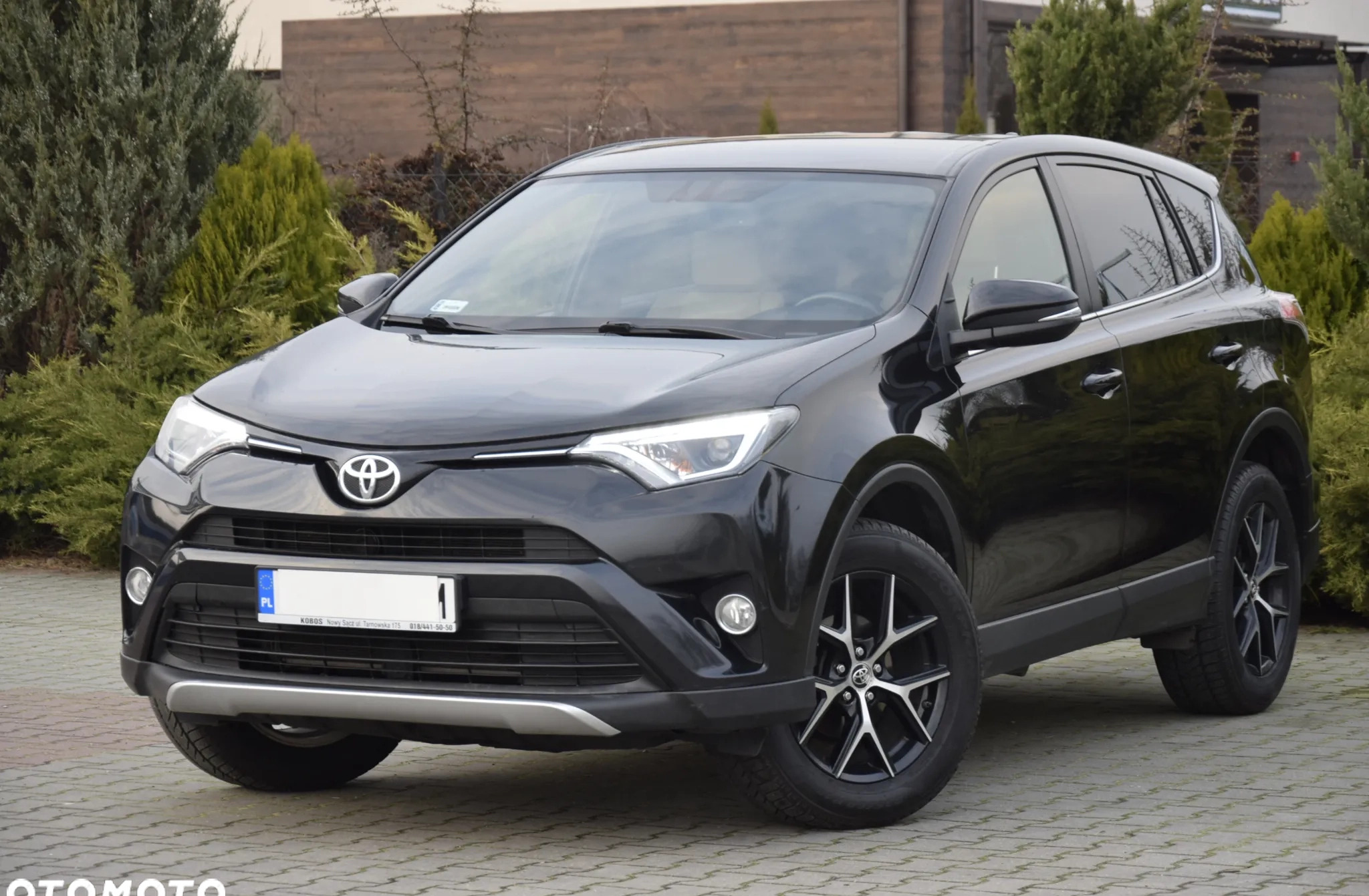 Toyota RAV4 cena 66800 przebieg: 328000, rok produkcji 2016 z Żuromin małe 326